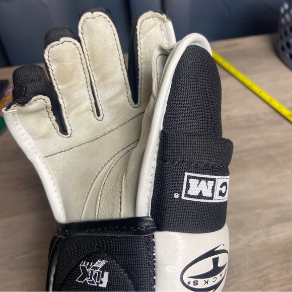 Other - CCM‎ 452 Tacks, Black and White Hockey Glove, (1), Right Hand Glove, Small, 10”